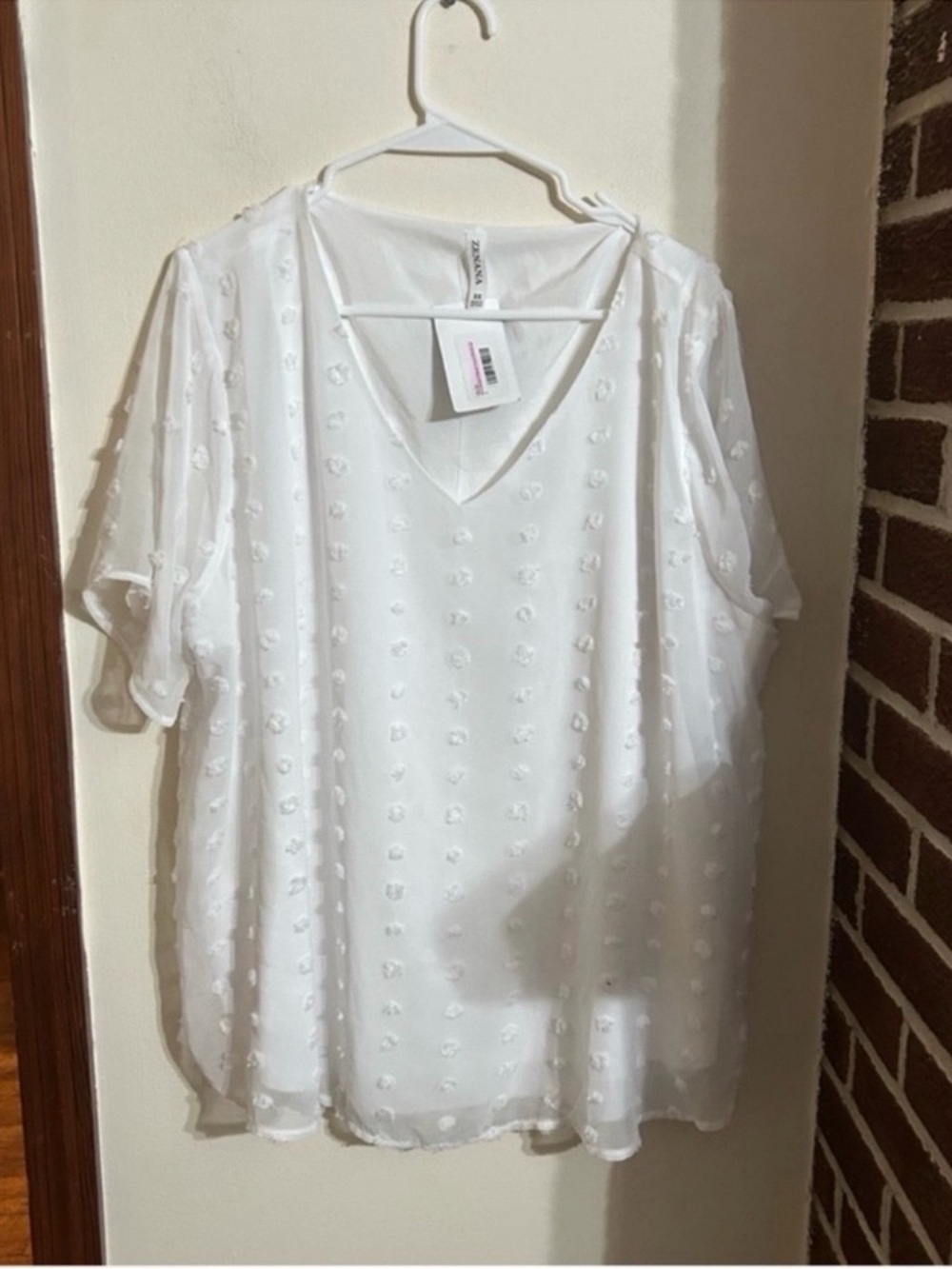 NWT Zenana Outfitters Size 3x White V-Neck Swiss Dot Blouse